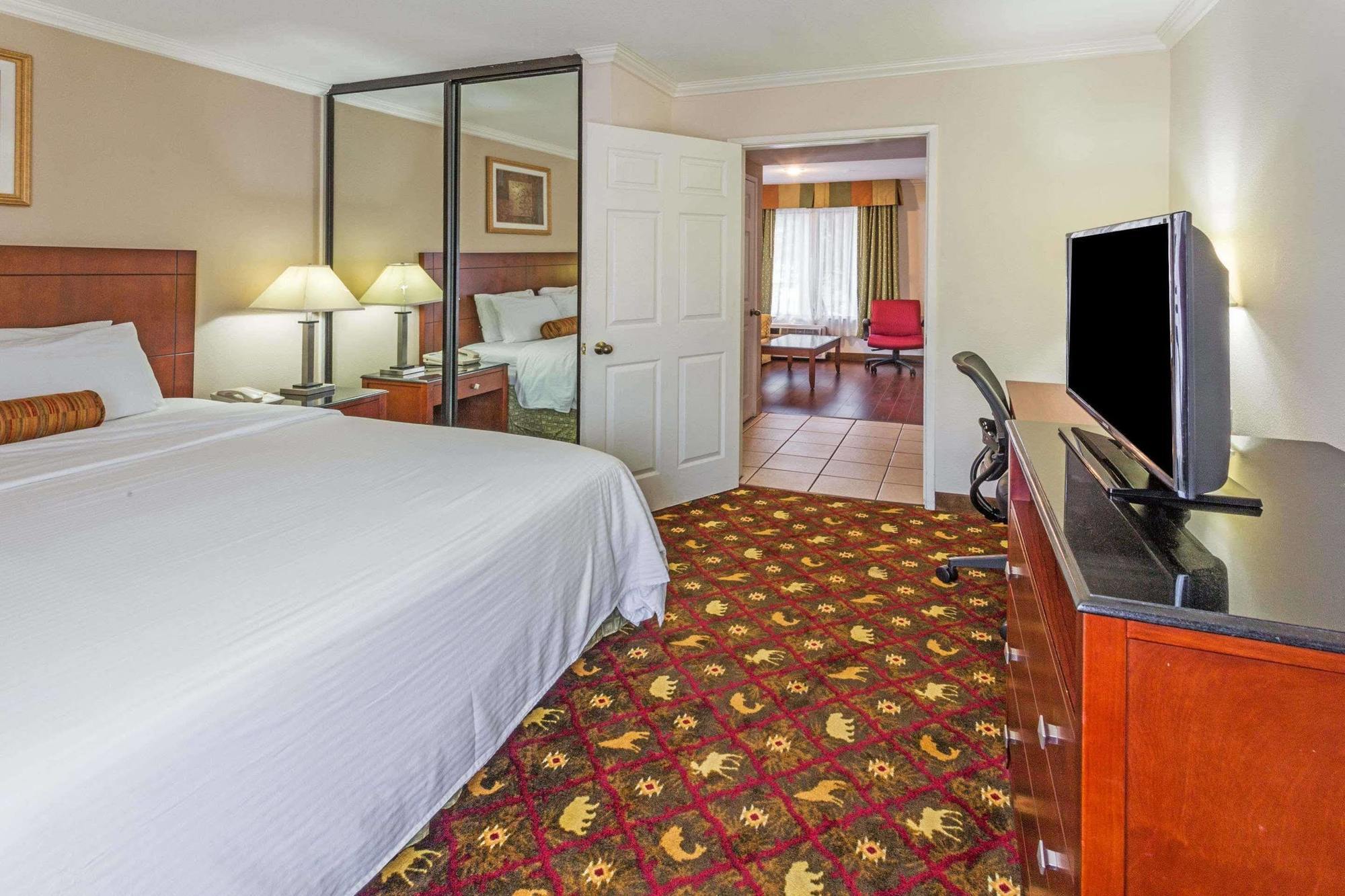 Howard Johnson By Wyndham Pasadena Eksteriør bilde